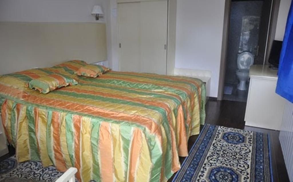 Complex Domneasca Hotel Seimeni Bilik gambar