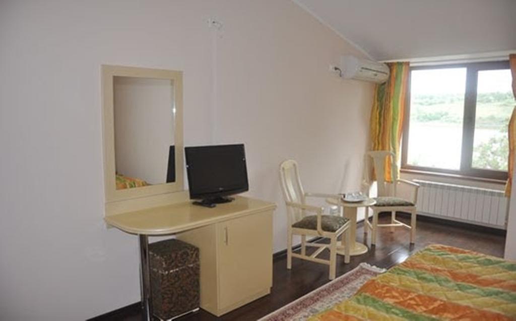 Complex Domneasca Hotel Seimeni Bilik gambar